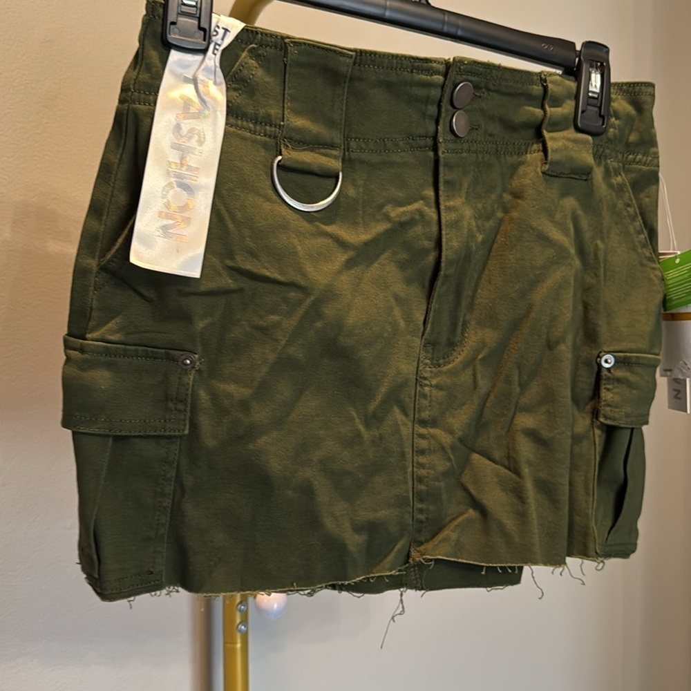 Tinseltown olive drab green cargo mini skirt NWT 3/26 - Picture 4 of 11